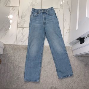 Levi’s Ribcage Straight Ankle Jeans